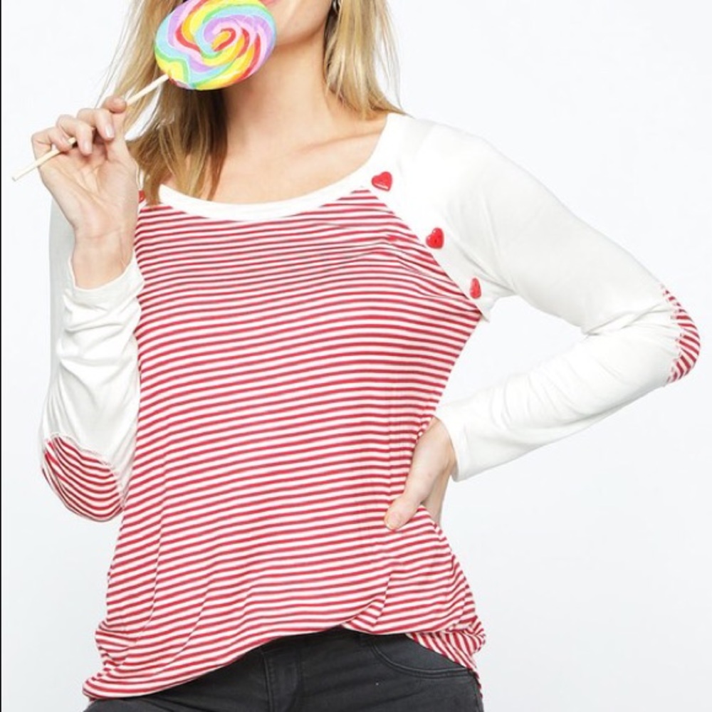 Cute as a Button Top in black - Picture 4 of 8